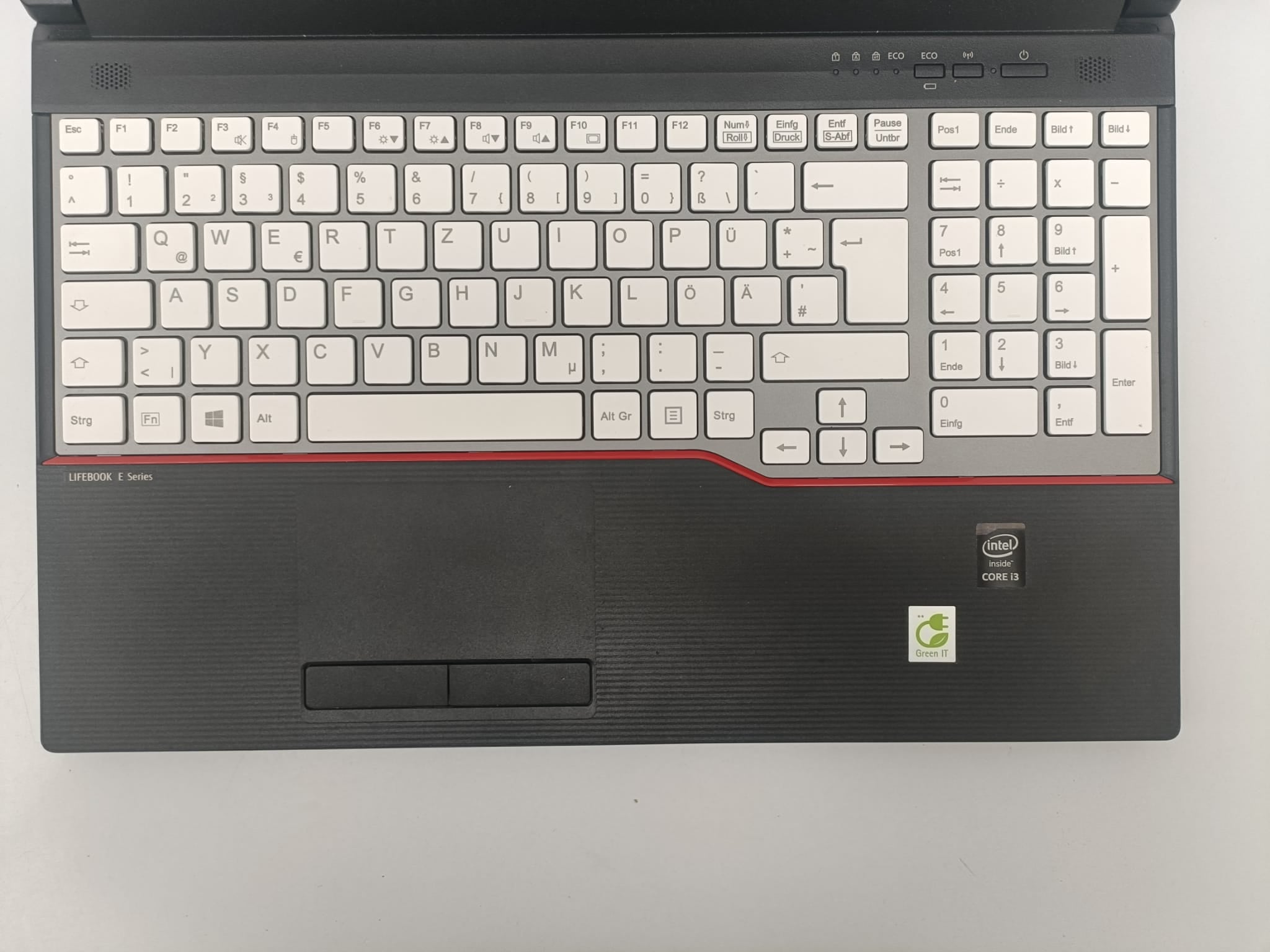 Fujitsu Lifebook E554 i3 8GB RAM 240GB SSD 15,6" FHD Win 11