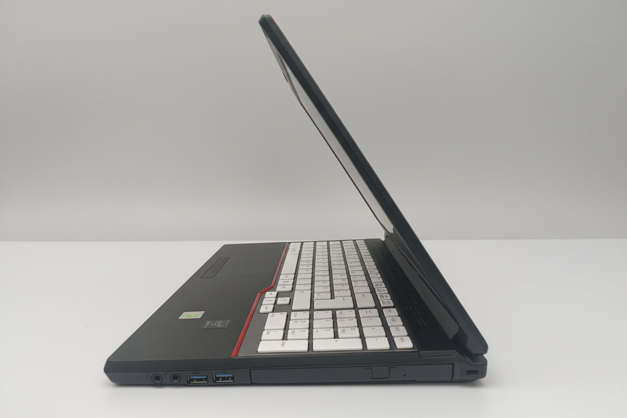 Fujitsu Lifebook E554 i3 8GB RAM 240GB SSD 15,6" FHD Win 11
