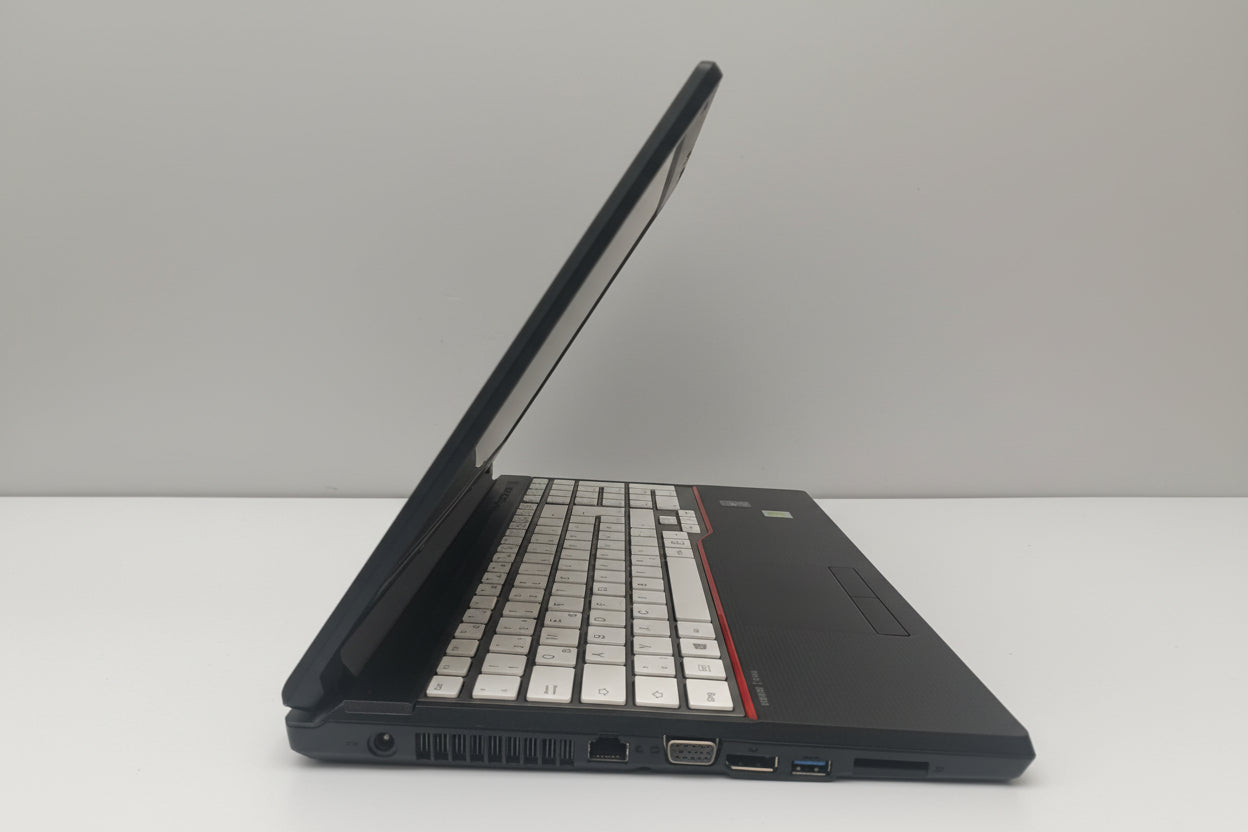 Fujitsu Lifebook E554 i3 8GB RAM 240GB SSD 15,6" FHD Win 11