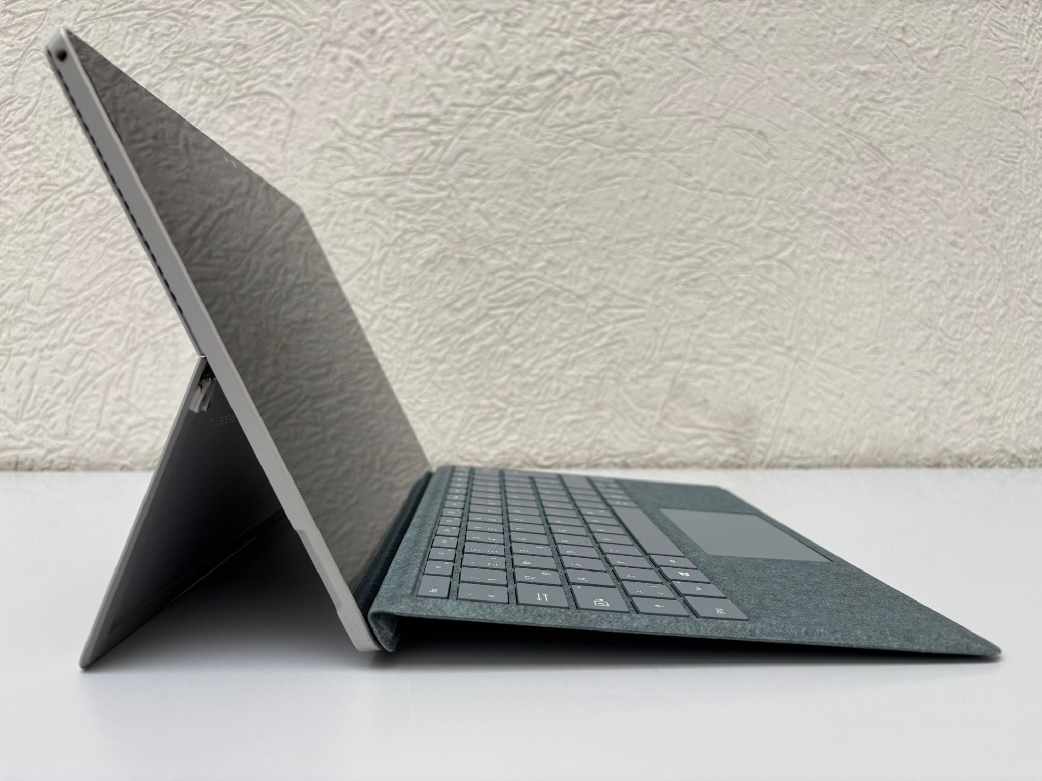 Microsoft Surface Pro 4-1724 i5-6300 12,3'' 128GB 4GB RAM Win10+Netzteil+Klavier