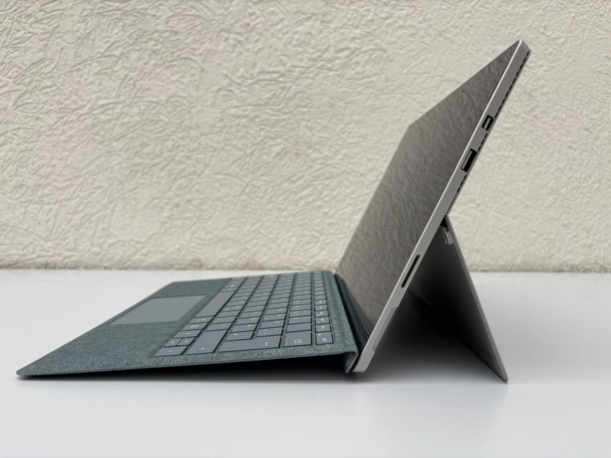 Microsoft Surface Pro 4-1724 i5-6300 12,3'' 128GB 4GB RAM Win10+Netzteil+Klavier
