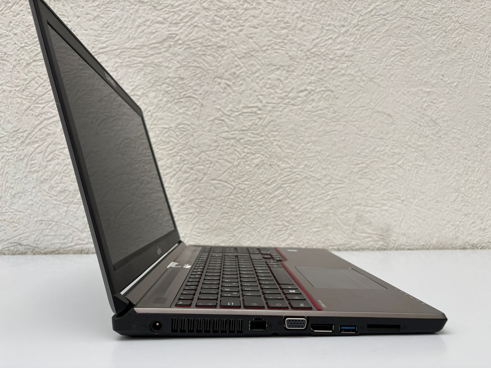 FUJITSU LIFEBOOK E756 Notebook | i5 | 8GB RAM | 256GB SSD | 15,6 Zoll | Win 11