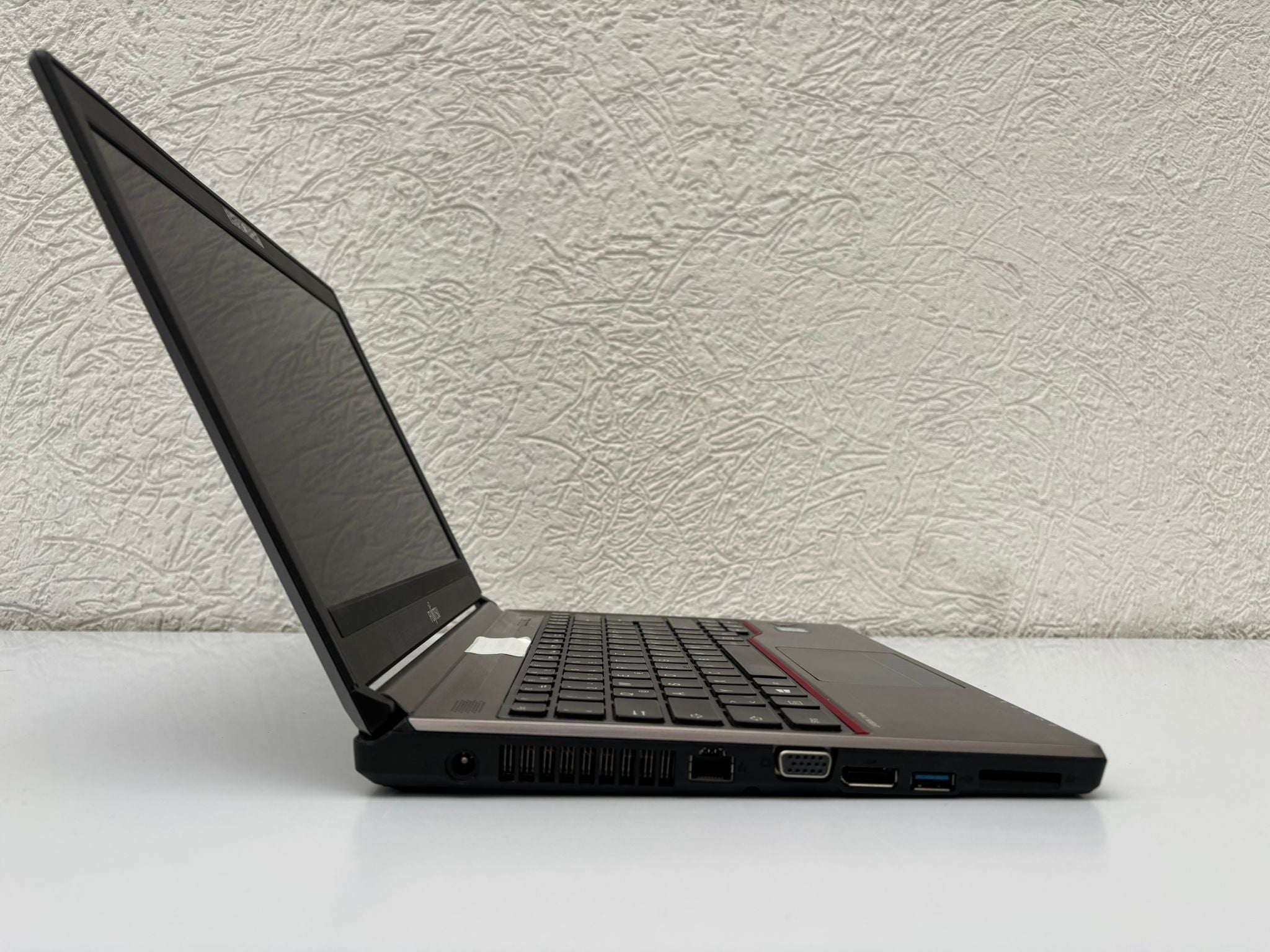 FUJITSU LIFEBOOK E736 Notebook | i5 | 8GB RAM | 256GB SSD | 13,3 Zoll | Win10Pro