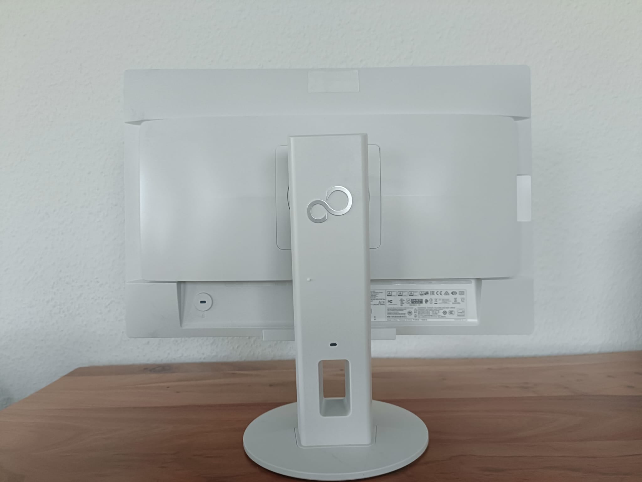 Fujitsu Monitör B22-8 WE Neo LED 1680 x 1050 22" TFT monitor USB DP DVI VGA USB