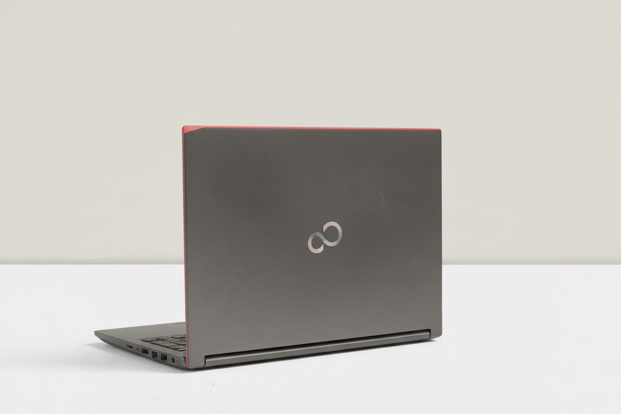 Fujitsu Lifebook E556 i5 8GB 240GB SSD 15,6" FHD Win 11 DE