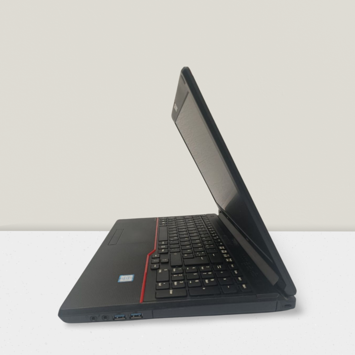 Fujitsu Lifebook E556 i5 8GB 240GB SSD 15,6" FHD Win 11 DE