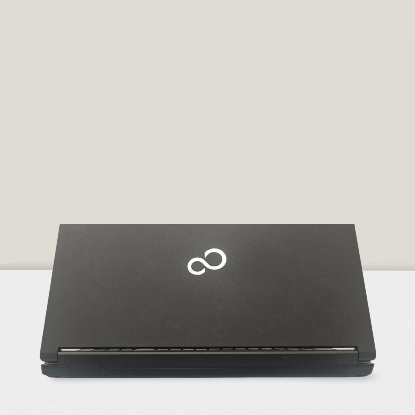 Fujitsu Lifebook E556 i5 8GB 240GB SSD 15,6" FHD Win 11 DE