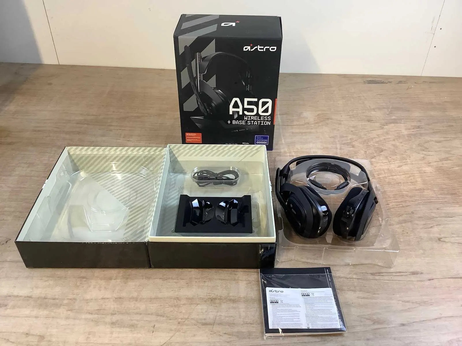 Logitech ASTRO A50, Wireless Gaming-Headset mit Ladestation für PS, PC, Mac OVP