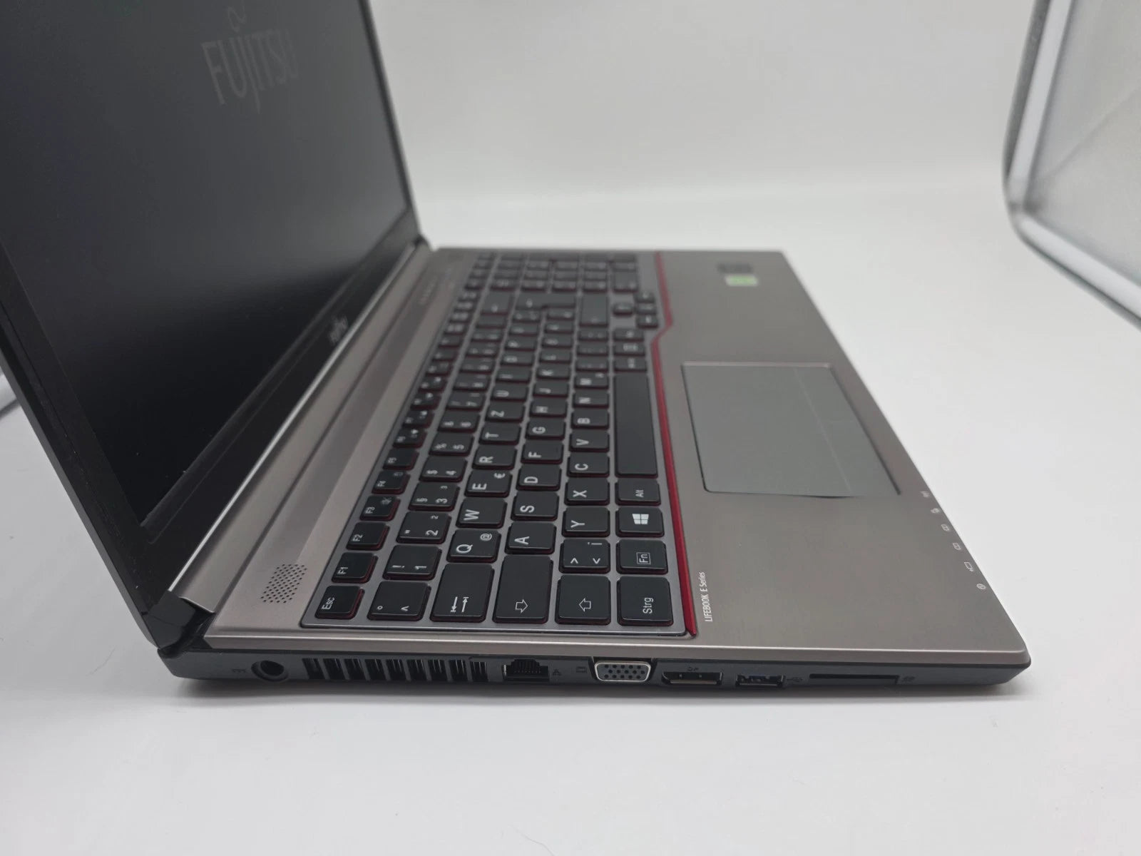 Fujitsu Lifebook E754 Intel Core i5-4300 2,60 GHz 8GB RAM 256Gb SSD Win11 Pro