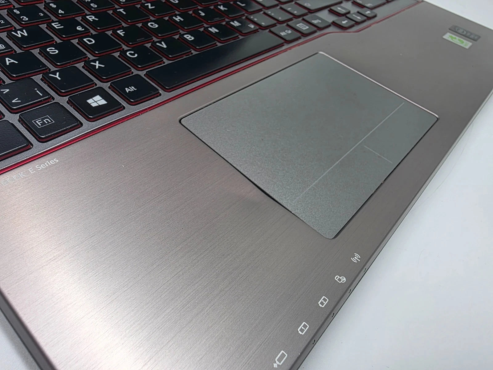 Fujitsu Lifebook E754 Intel Core i5-4300 2,60 GHz 8GB RAM 256Gb SSD Win11 Pro